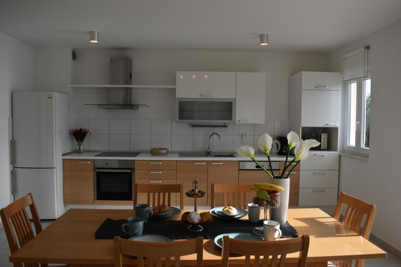 Apartments Villa Carica B&B Mimice Ngoại thất bức ảnh