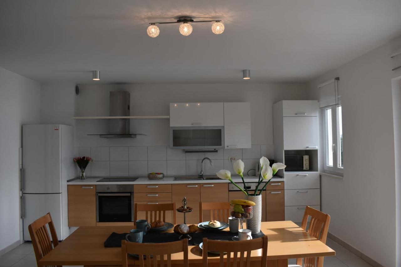 Apartments Villa Carica B&B Mimice Ngoại thất bức ảnh