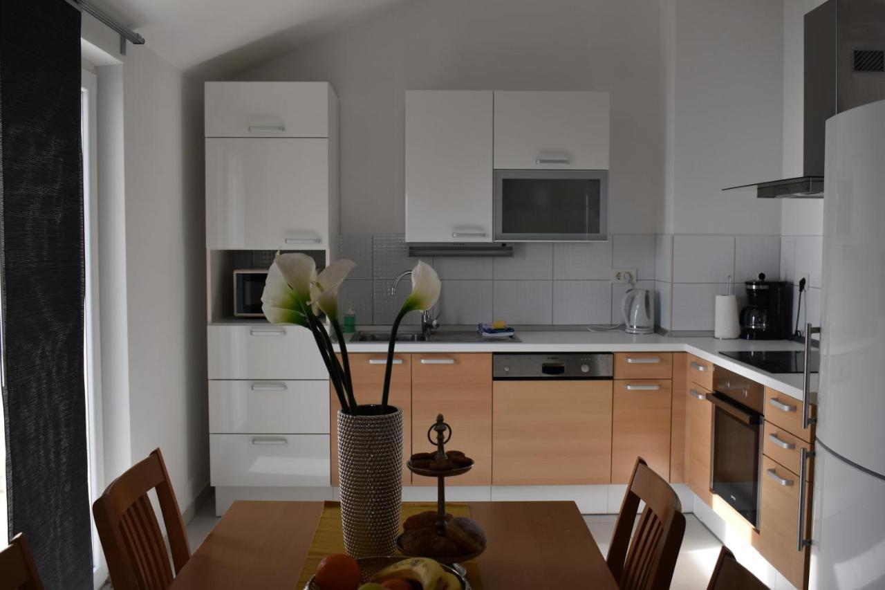 Apartments Villa Carica B&B Mimice Ngoại thất bức ảnh