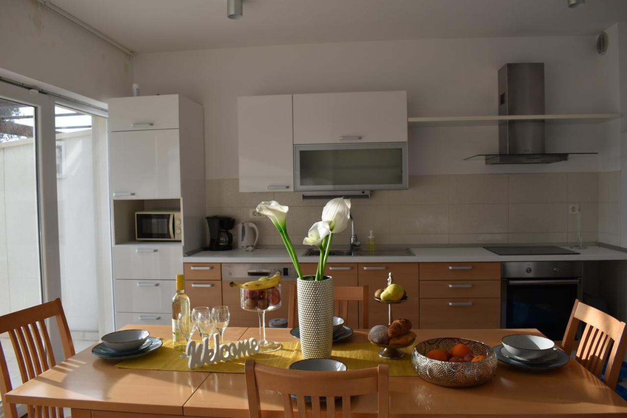Apartments Villa Carica B&B Mimice Ngoại thất bức ảnh